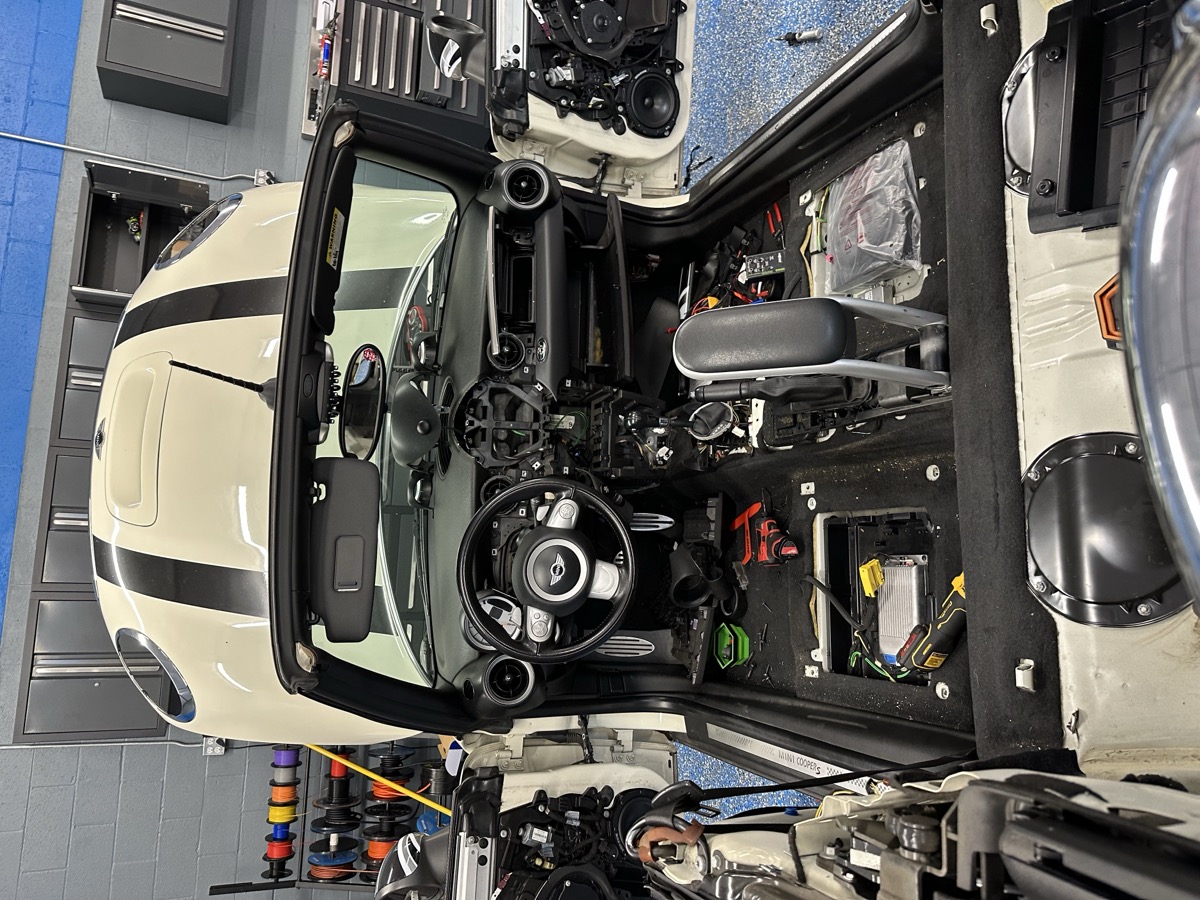 Complete audio system installation in MINI Cooper – head unit, speakers, amplifier – Car Plus Merced